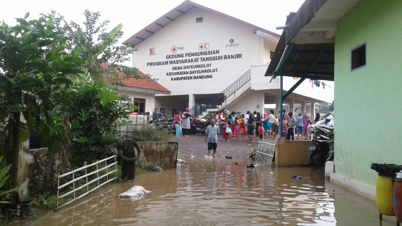 Climate change is effecting drinking water, this is a picture of a flooding in Bandung where Nazava filters where used to filter the water.